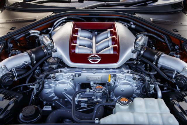 04-3,8-литров туинтурбо V6 – Nissan GT-R